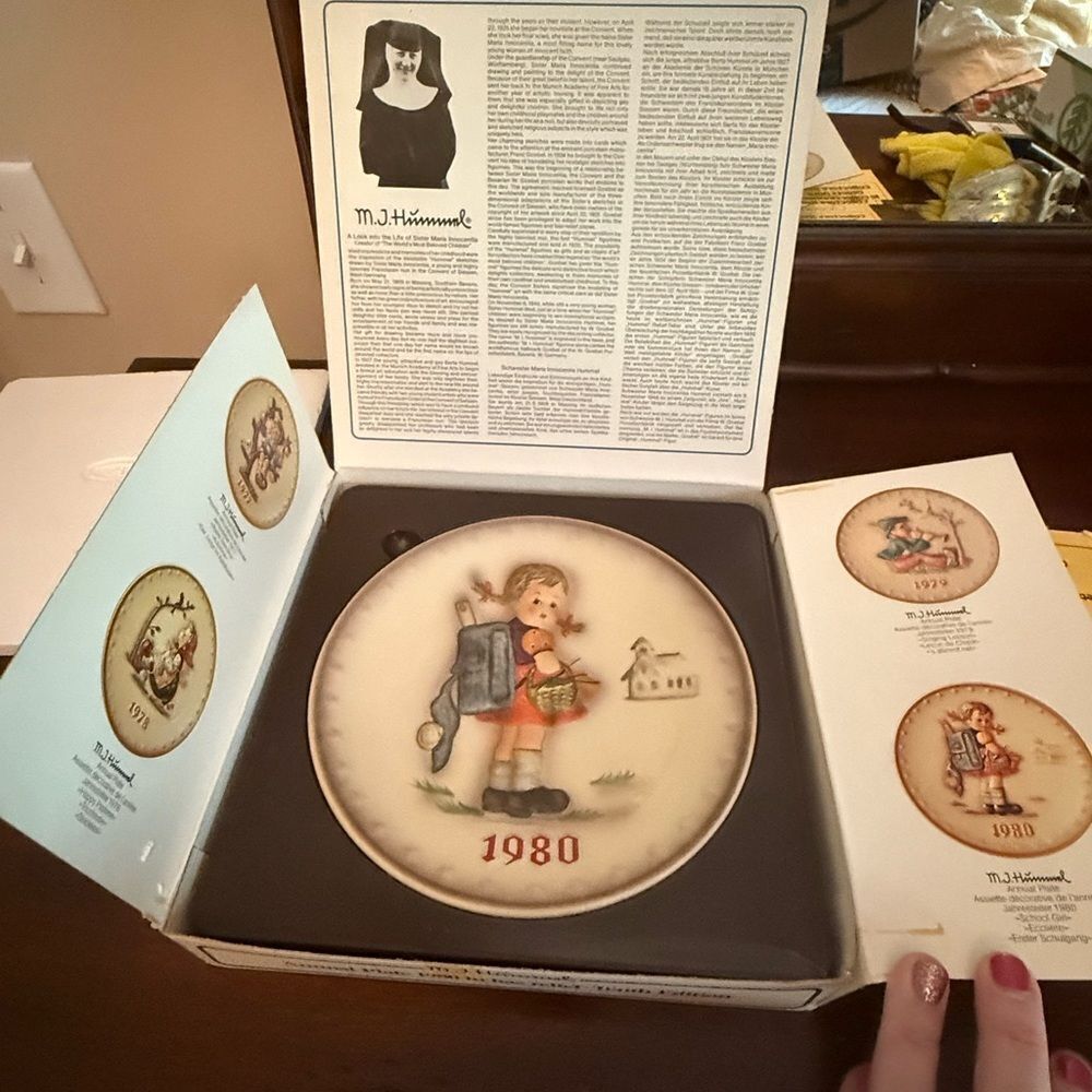 Goebel M.I. Hummel 1980 Annual Plate with Child Design